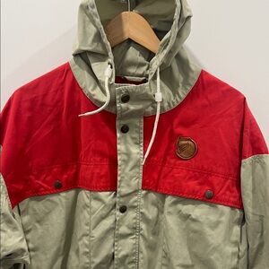 Fjallraven light weight hooded parker